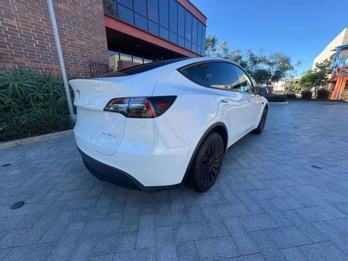 Used 2022 Tesla Model Y Long Range image 4