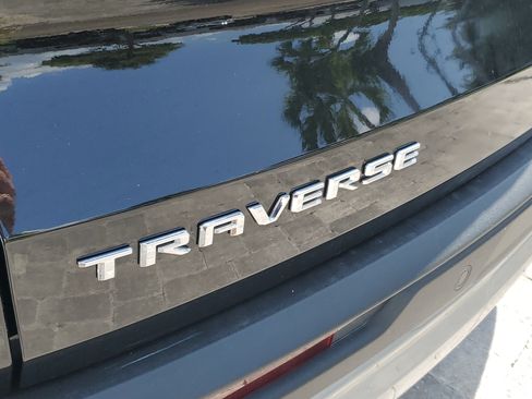 Used 2025 Chevrolet Traverse LT FWD image 8
