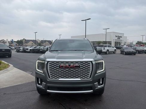 Used 2024 GMC Yukon XL Denali AWD/4WD image 3