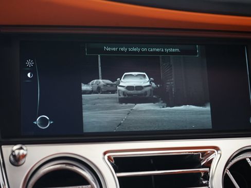 Used 2018 Rolls-Royce Dawn RWD image 18