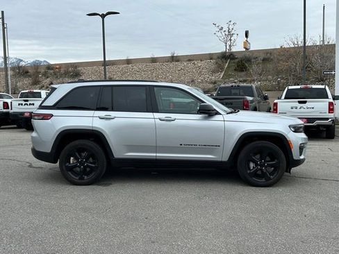 Certified 2024 Jeep Grand Cherokee Limited w/ Luxury Tech Group II image 7