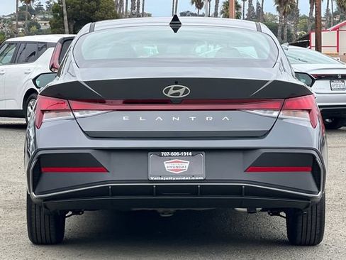 New 2026 Hyundai Elantra SE FWD image 7