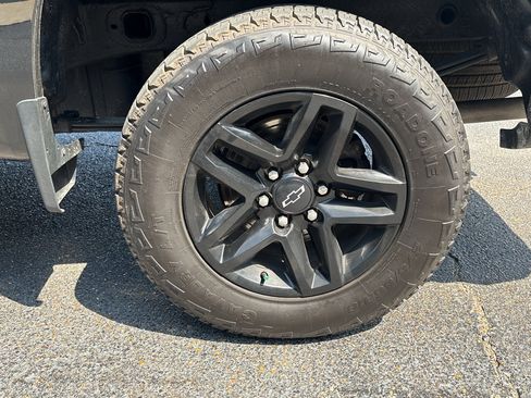 Used 2023 Chevrolet Silverado 1500 Custom Trail Boss w/ LPO, Dark Essentials Package AWD/4WD image 25