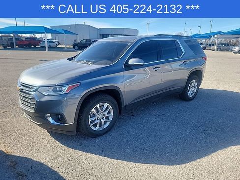 Used 2021 Chevrolet Traverse LT image 1