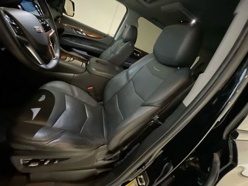 Used 2019 Cadillac Escalade Premium Luxury w/ Escalade Sport Edition image 11
