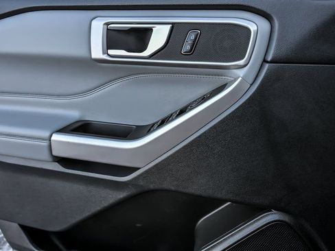 Used 2023 Ford Explorer XLT w/ Equipment Group 202A image 12