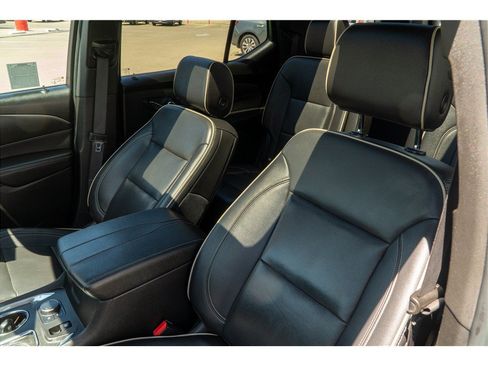 Used 2022 Chevrolet Traverse Premier w/ Redline Edition FWD image 2