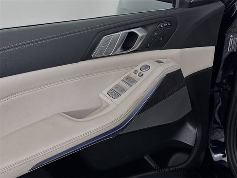 Used 2022 BMW X7 M50i image 18