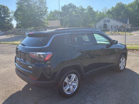 Used 2022 Jeep Compass Latitude w/ Convenience Group AWD/4WD image 3