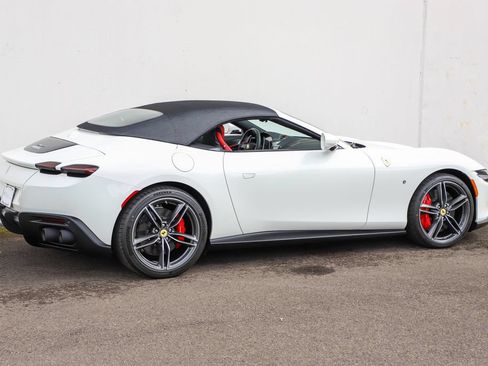 Certified 2026 Ferrari Roma Spider RWD image 33