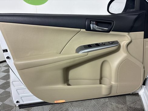 Used 2012 Toyota Camry XLE w/ Leather Pkg FWD image 11