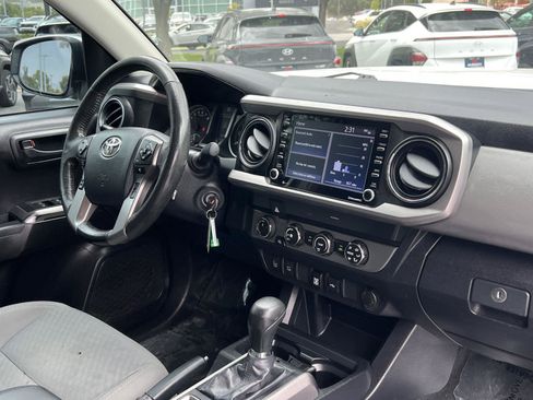 Used 2020 Toyota Tacoma SR5 w/ Technology Package AWD/4WD image 20