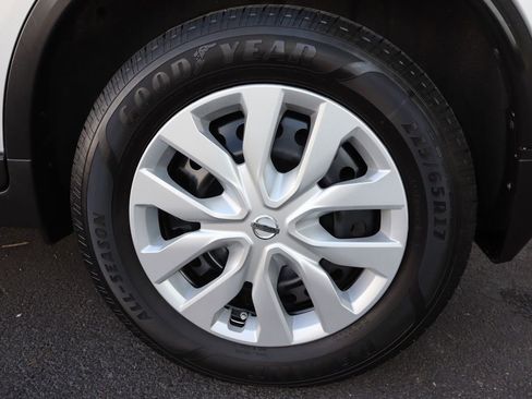 Used 2015 Nissan Rogue S AWD/4WD image 41