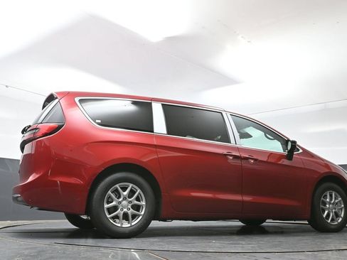 New 2027 Chrysler Pacifica Select FWD image 34
