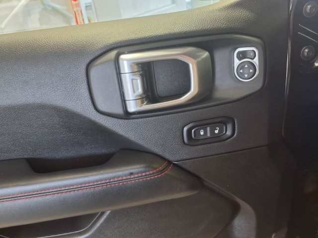 Used 2025 Jeep Wrangler Unlimited Rubicon AWD/4WD image 18
