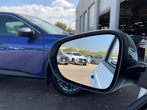 Used 2024 Chevrolet Trax RS w/ Sunroof Package image 19