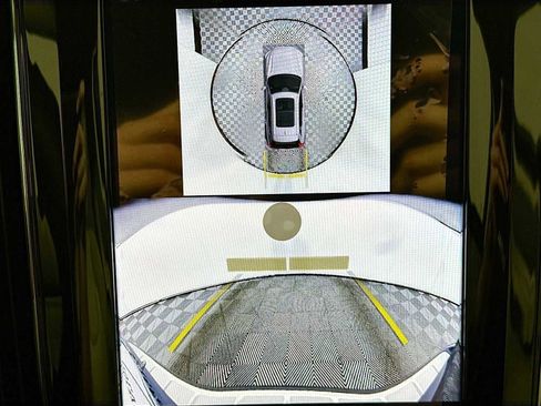 Used 2025 Volvo XC60 B5 Plus w/ Protection Package Premier image 15