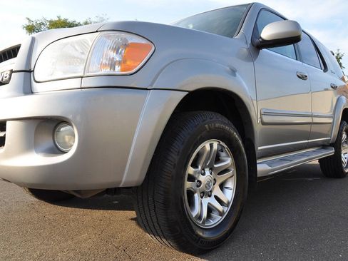 Used 2005 Toyota Sequoia Limited AWD/4WD image 3