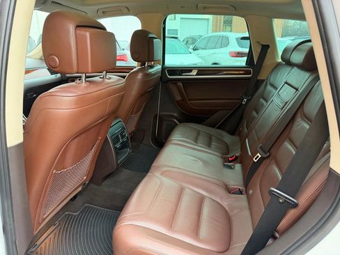Used 2013 Volkswagen Touareg VR6 image 16