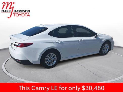 Used 2026 Toyota Camry LE w/ Convenience Package image 9