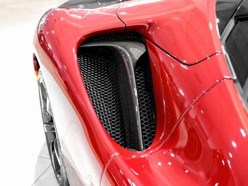 Used 2022 Ferrari SF90 Spider image 40