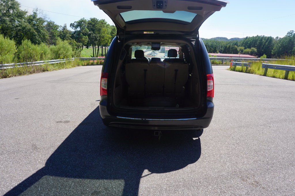 Used 2012 Chrysler Town & Country Touring w/ Entertainment Group #1 FWD image 15