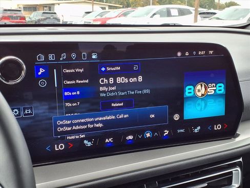 Used 2025 Chevrolet Traverse LT image 8