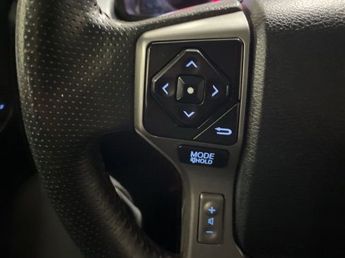 Used 2018 Toyota 4Runner SR5 AWD/4WD image 20