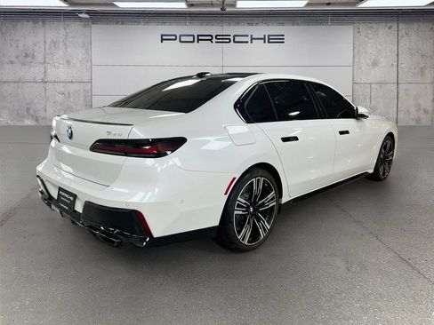 Used 2023 BMW 760i xDrive w/ Executive Package AWD/4WD image 9