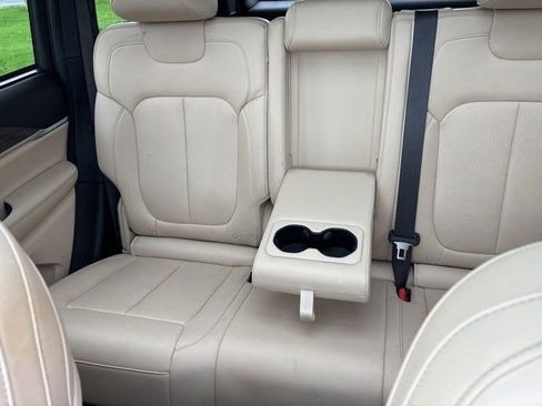 Used 2023 Jeep Grand Cherokee Limited w/ Luxury Tech Group II image 31