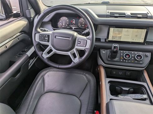 Used 2024 Land Rover Defender 110 X-Dynamic SE image 17
