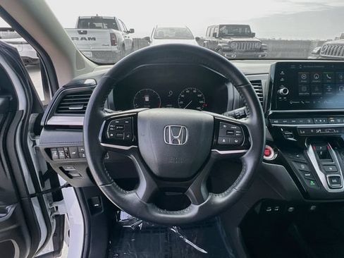 Used 2025 Honda Odyssey Touring image 16