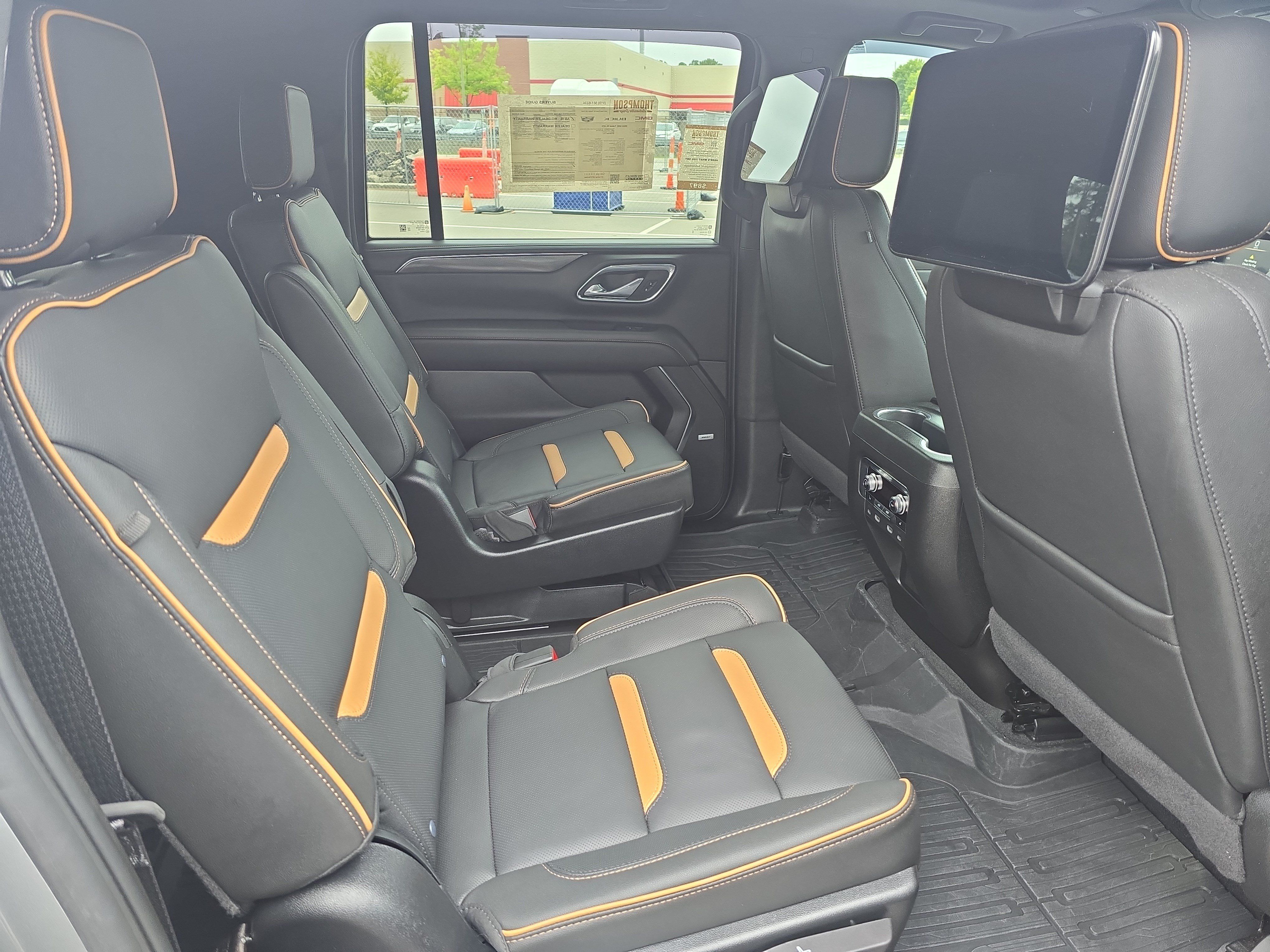 Used 2024 GMC Yukon XL AT4 w/ Technology Package AWD/4WD image 11