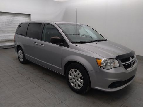 Used 2018 Dodge Grand Caravan SE w/ UConnect Hands-Free Group FWD image 11