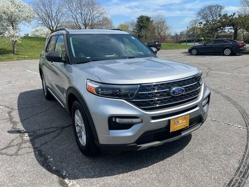 Used 2022 Ford Explorer XLT w/ Equipment Group 202A image 2