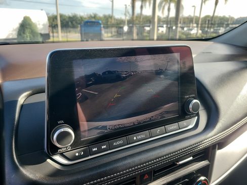Used 2023 Nissan Rogue S FWD image 22
