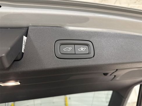 Used 2025 Volvo V60 B5 Cross Country Plus image 29