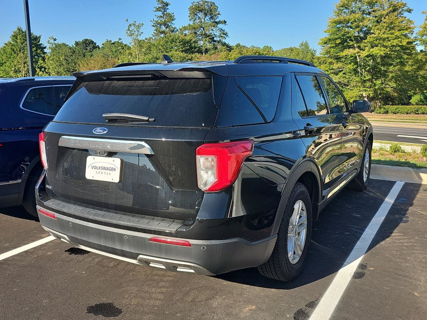 Used 2023 Ford Explorer XLT w/ Equipment Group 202A RWD image 6