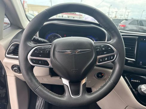 Used 2022 Chrysler Pacifica Touring-L FWD image 20