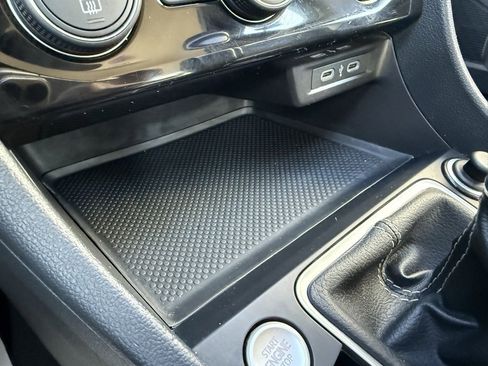 Used 2024 Volkswagen Jetta SE image 24