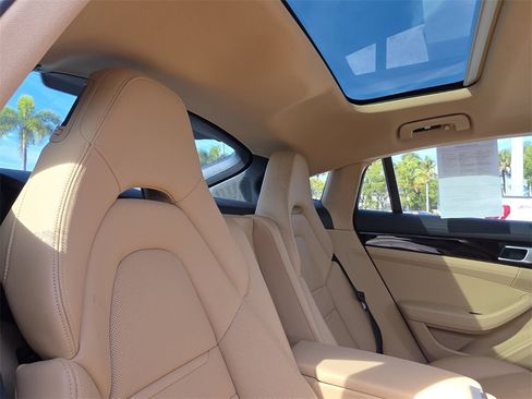 Used 2018 Porsche Panamera 4 image 14