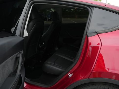 Used 2024 Tesla Model Y Long Range AWD/4WD image 16