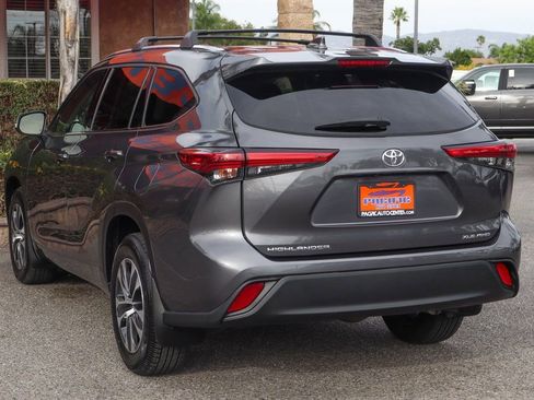 Used 2021 Toyota Highlander XLE image 6
