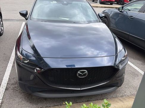 Used 2020 MAZDA MAZDA3 Hatchback w/ Preferred Package FWD image 2