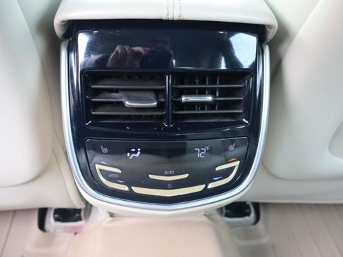 Used 2015 Cadillac XTS Premium image 29