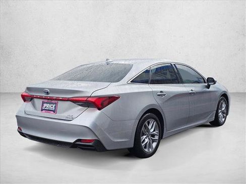 Used 2022 Toyota Avalon XLE w/ Moonroof Package FWD image 5