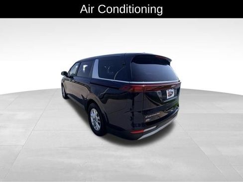 Used 2022 Kia Carnival LX FWD image 5