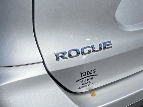 Used 2018 Nissan Rogue SV image 27