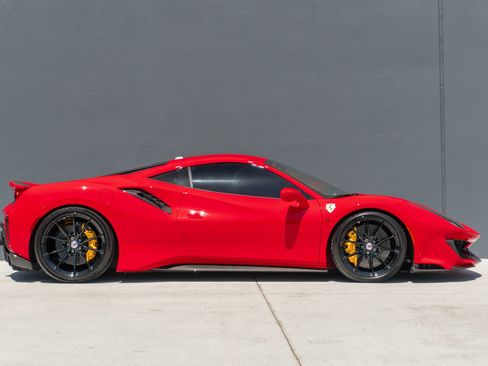 Used 2019 Ferrari 488 Pista Coupe RWD image 5