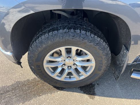 Used 2021 Chevrolet Silverado 1500 LT w/ Convenience Package II image 4